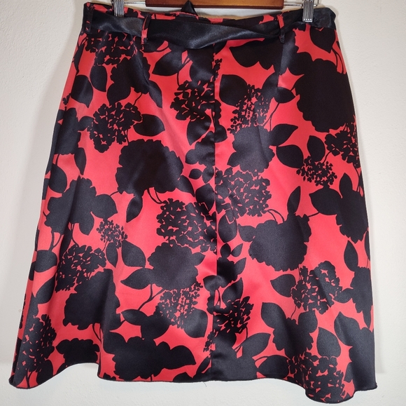 NWOT NOTATIONS SATIN RED & BLACK FLORAL FLARE SKIRT SIZE X-LARGE - Picture 2 of 9
